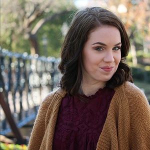 Meet your Posher, Whitnee